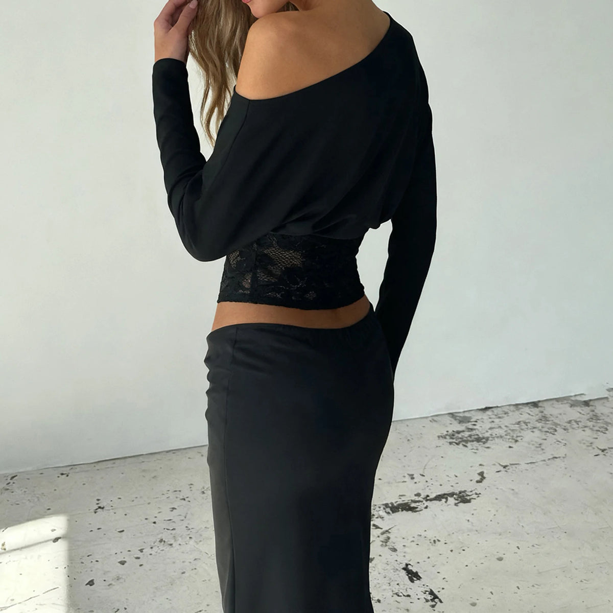 SUCHCUTE Elegant Off-Shoulder Lace-Trimmed Waist-Defining Top Retro Streetwear Solid Long-Sleeve T-Shirt For Women Spring-Summer